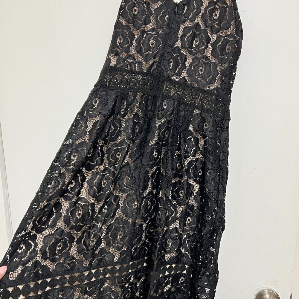 🏷 *NWT* Aqua Black Lace Dress with Nude Underlay - Timeless Elegance 🖤 - Picture 8 of 12